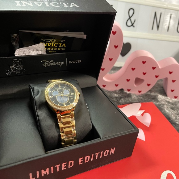 💝New!!! Never Used!!! Disney Limited Edition Mickey Mouse Watch - Picture 4 of 5